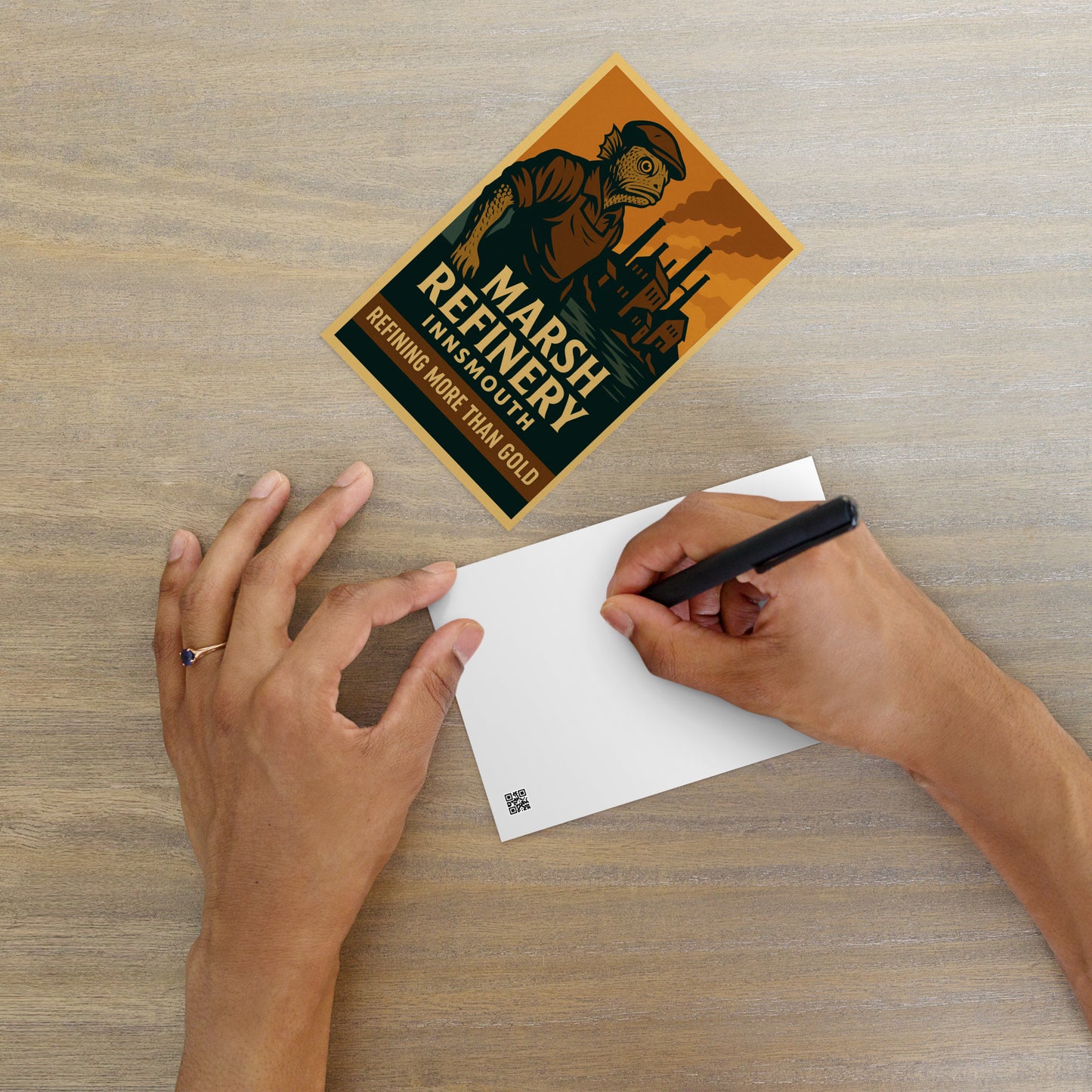 Marsh Refinery Co. – Innsmouths Lebenselixier seit 1838 Standardpostkarte