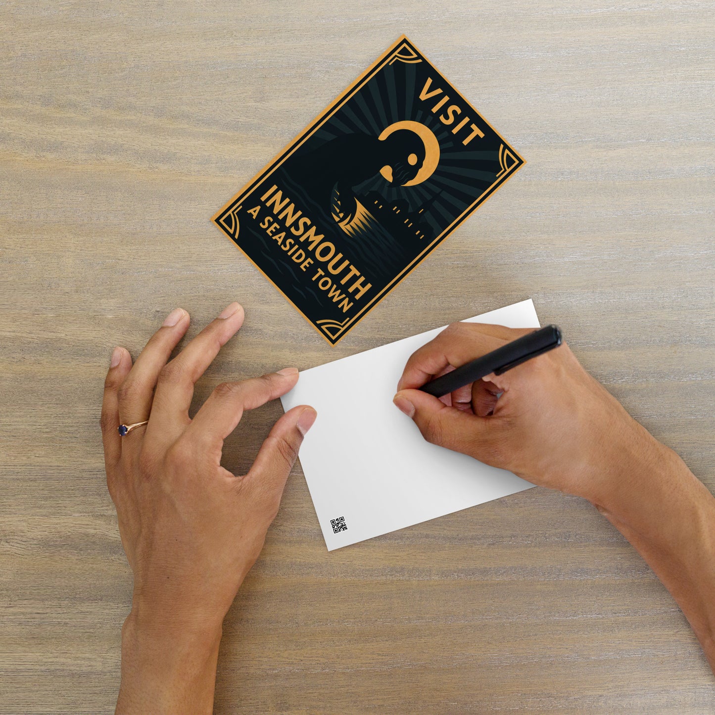 Innsmouth im Mondschein – Eine Art-Deco-Reise ins Unbekannte Standardpostkarte