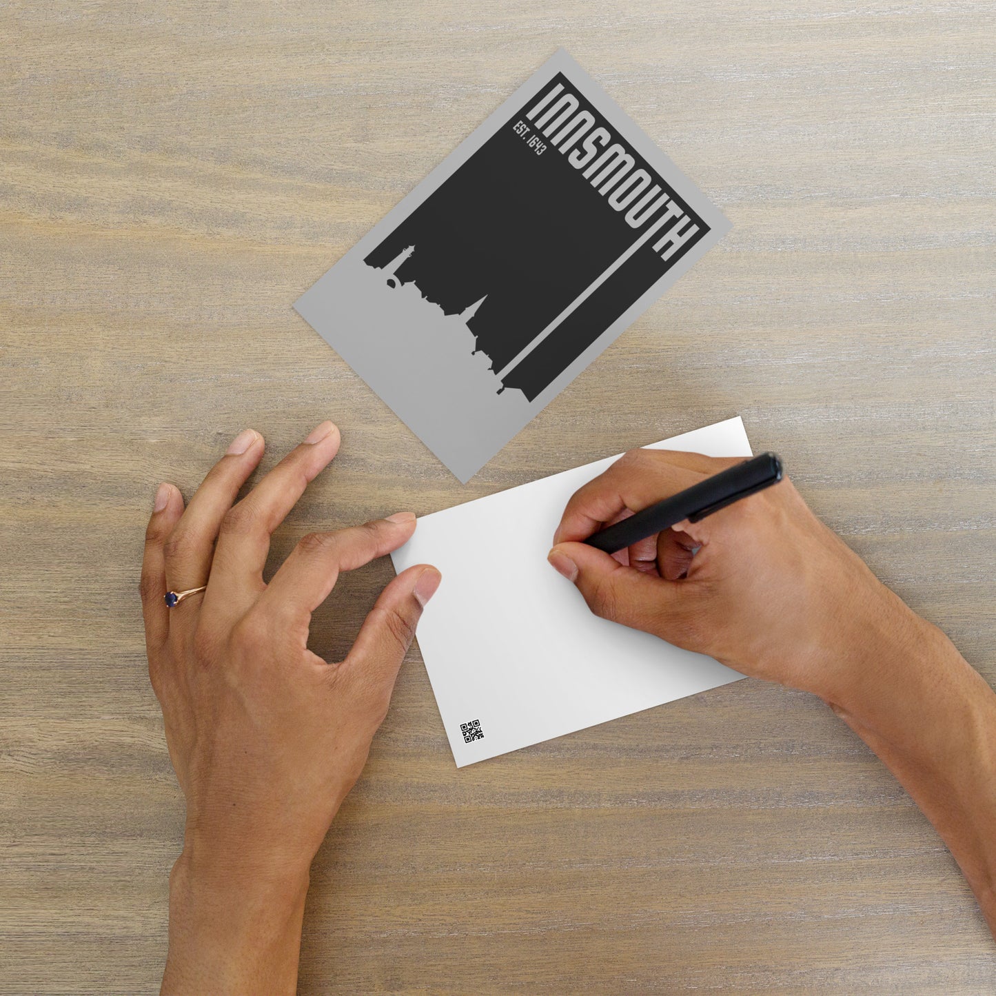 Innsmouth Silhouette – Der Schatten über der Küste Standardpostkarte